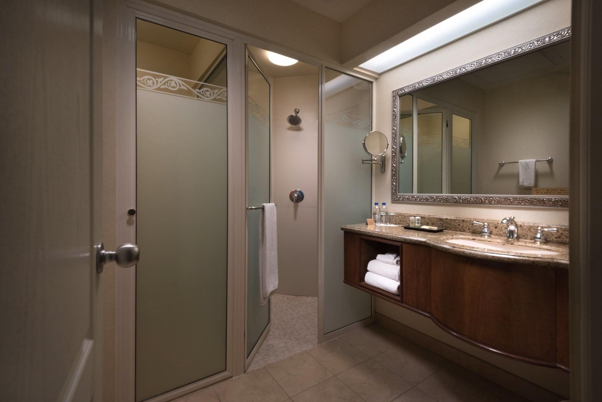 Safi Royal Luxury Valle San Pedro Garza Garcia Luaran gambar A bathroom in a hotel