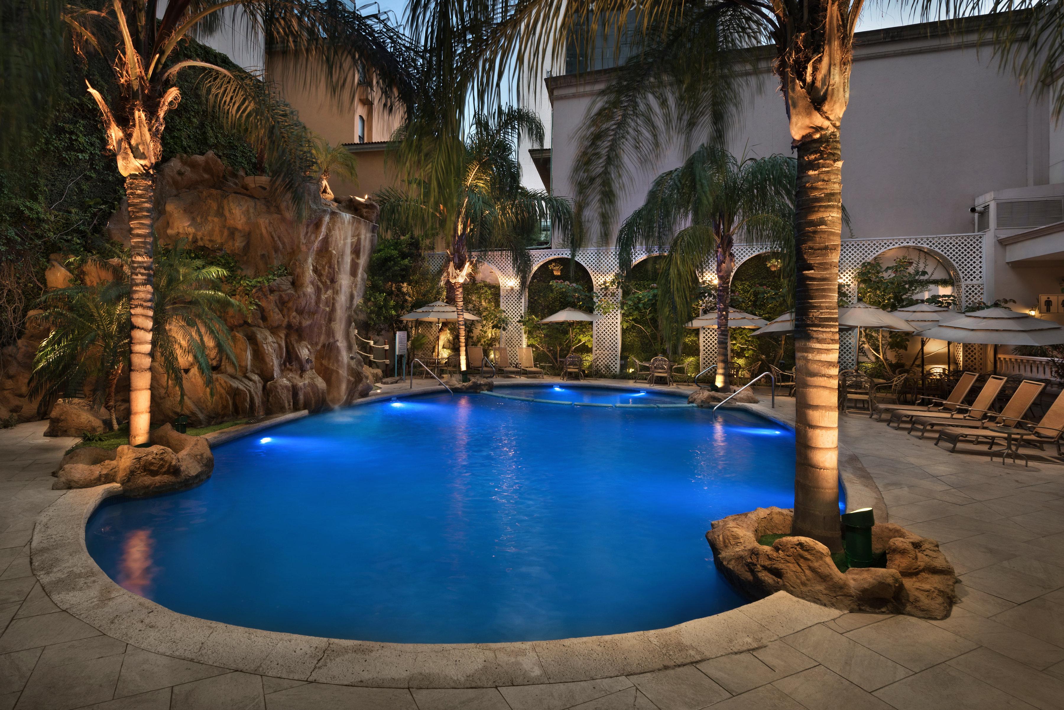 Safi Royal Luxury Valle San Pedro Garza Garcia Luaran gambar The pool at the hotel