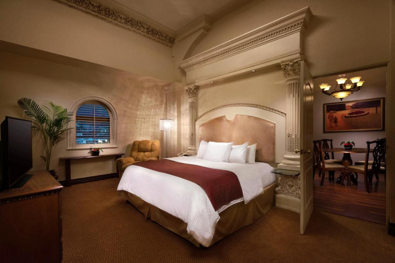 Safi Royal Luxury Valle San Pedro Garza Garcia Luaran gambar A guest room at the Wynn