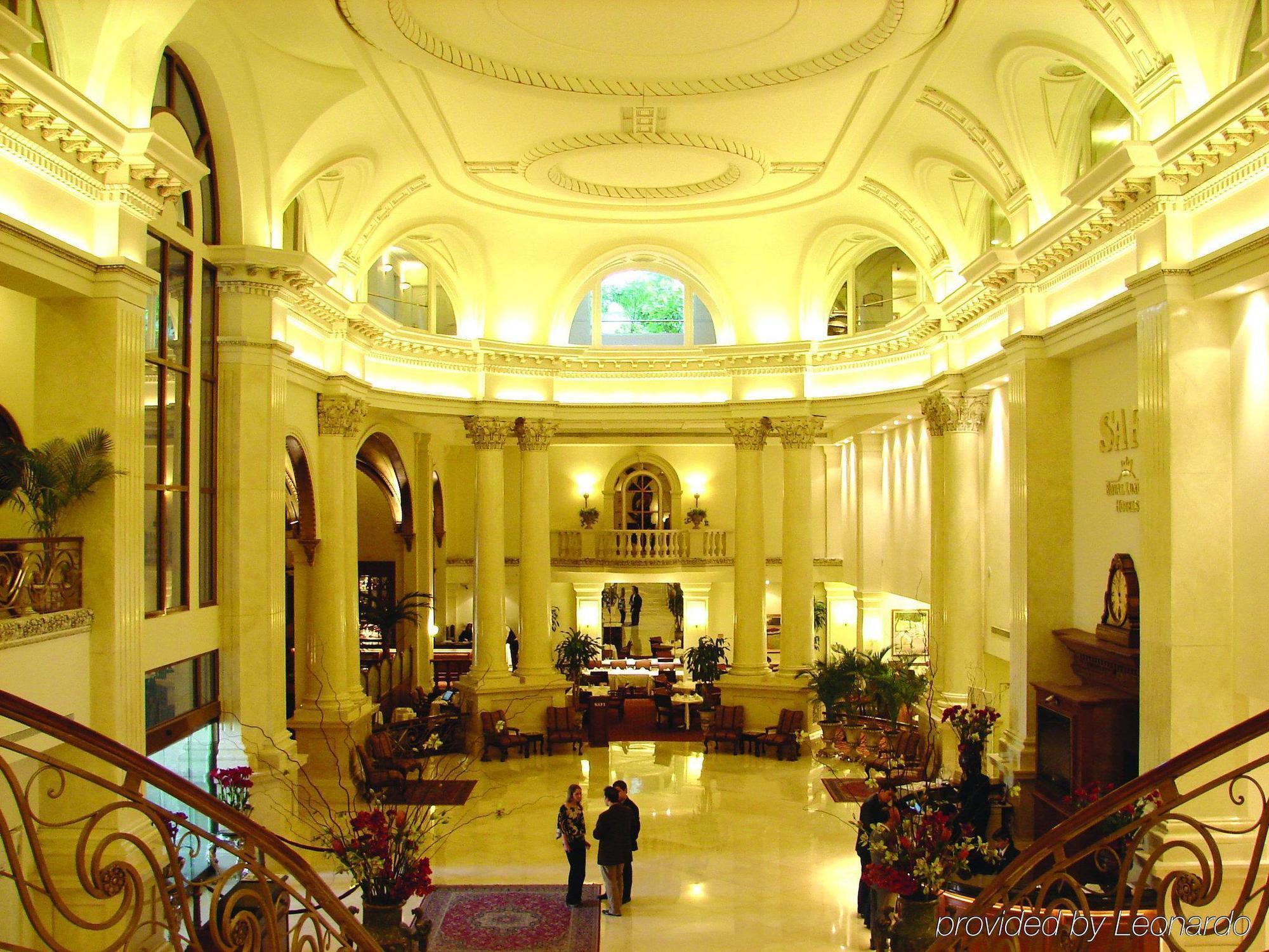 Safi Royal Luxury Valle San Pedro Garza Garcia Dalaman gambar The lobby of the hotel