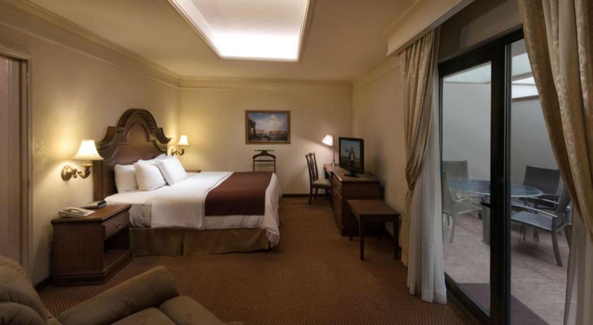 Safi Royal Luxury Valle San Pedro Garza Garcia Luaran gambar A room at the hotel