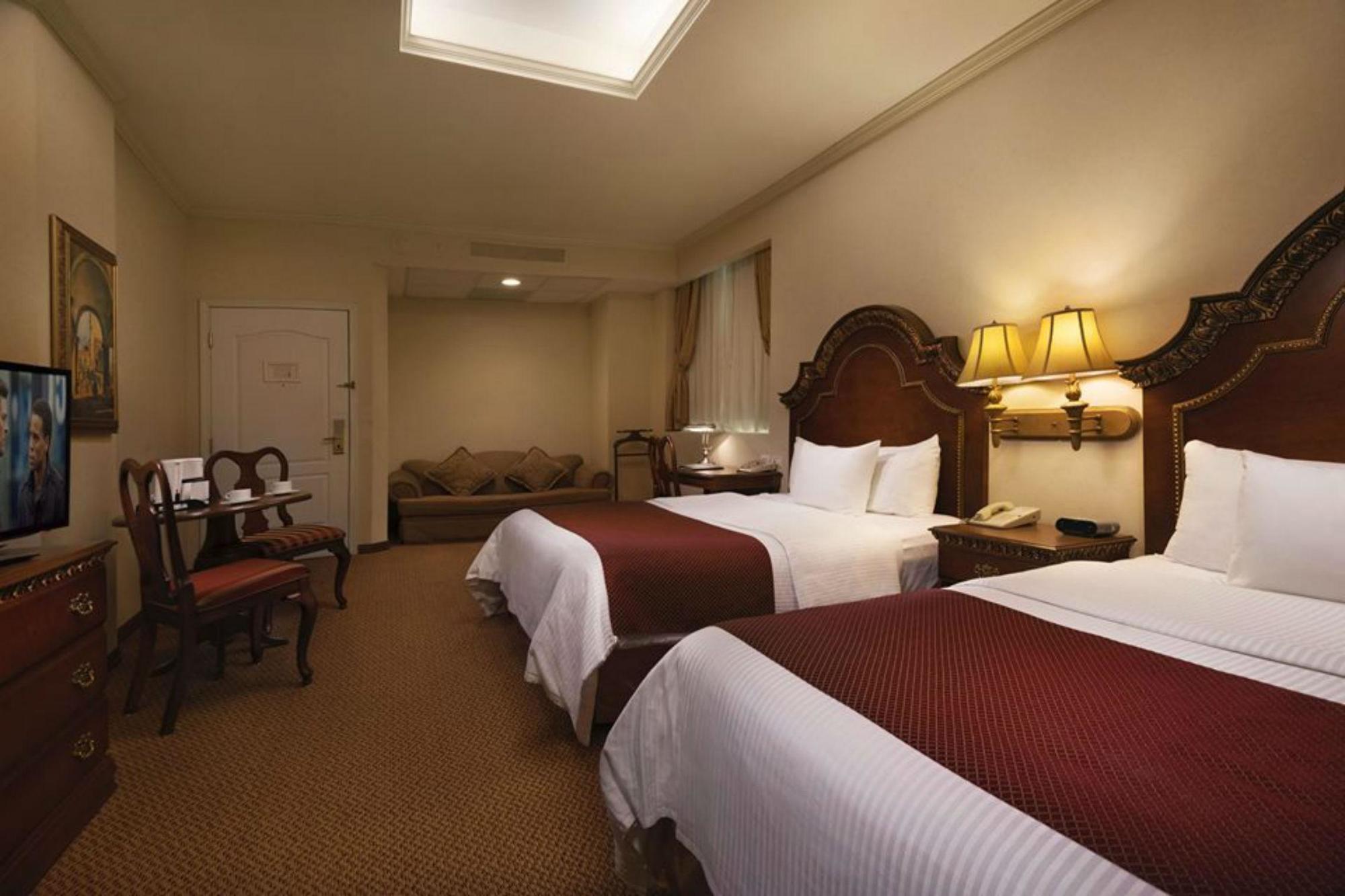 Safi Royal Luxury Valle San Pedro Garza Garcia Luaran gambar A room at the Inn at the Opera