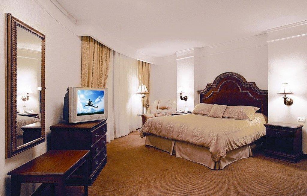 Safi Royal Luxury Valle San Pedro Garza Garcia Bilik gambar A bedroom at the Waldorf Astoria New York