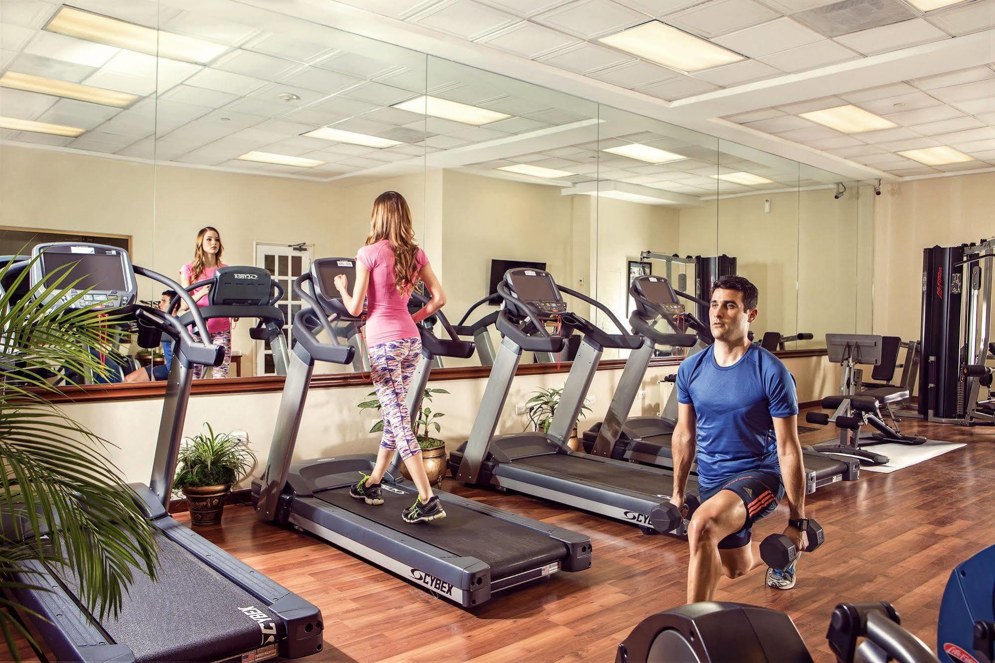 Safi Royal Luxury Valle San Pedro Garza Garcia Luaran gambar A gym in the United States
